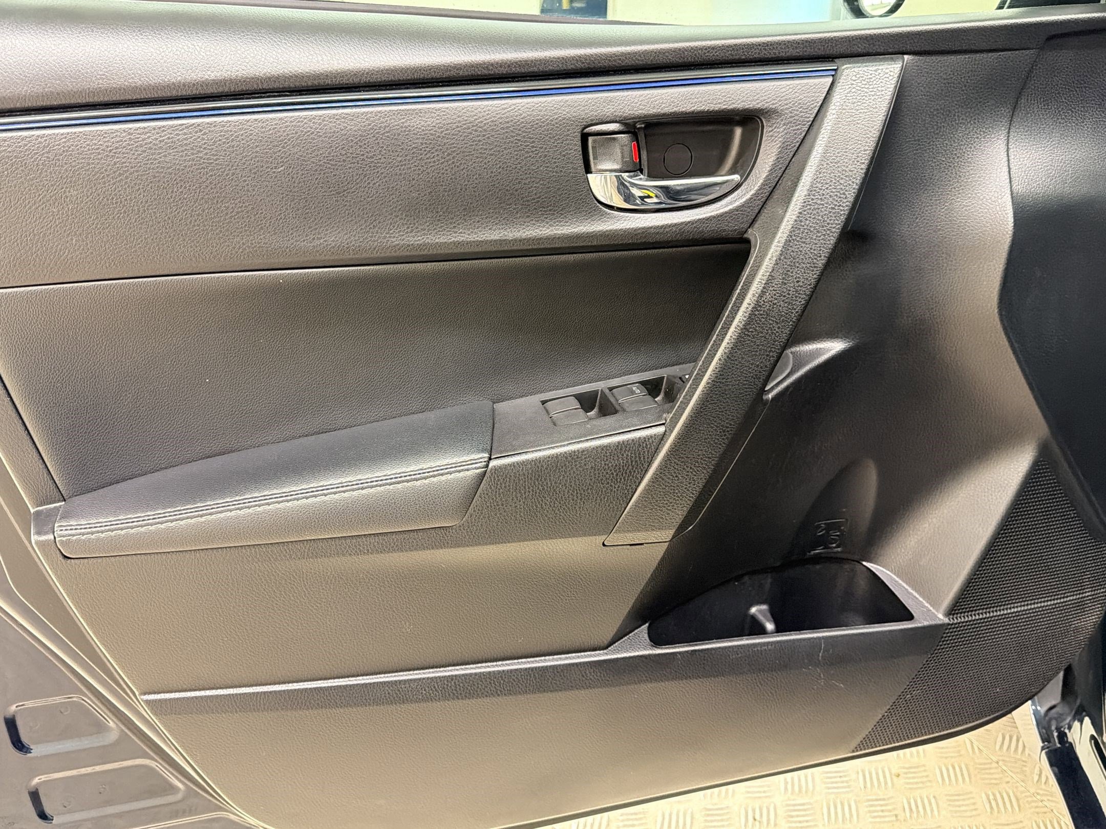 Used 2019 Toyota Corolla SE FWD image 12