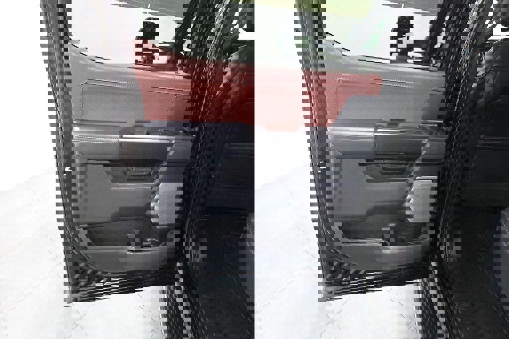 Certified 2021 Ford F150 Lariat w/ Equipment Group 502A High image 23