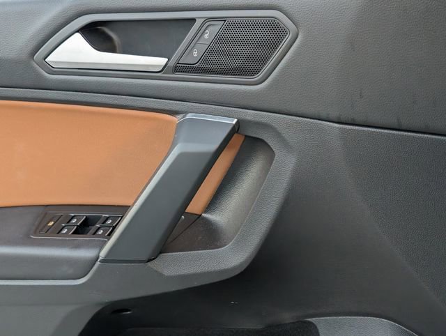 Used 2019 Volkswagen Tiguan SE w/ Panoramic Sunroof Package image 24