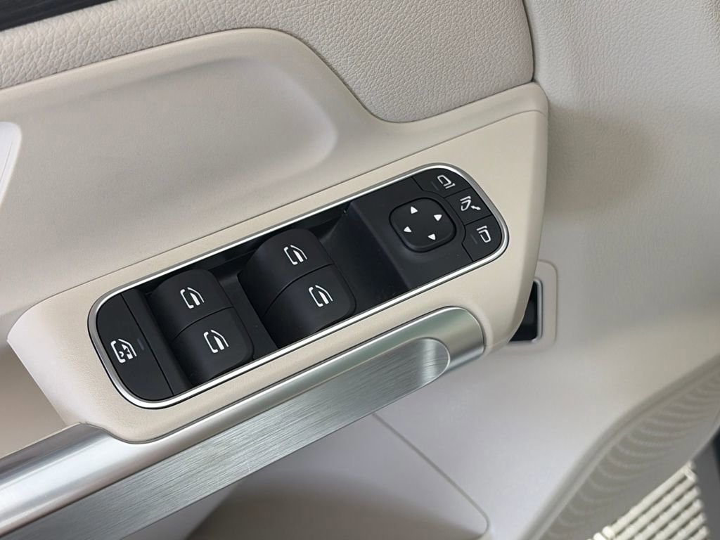 Used 2023 Mercedes-Benz EQB 300 4MATIC image 26