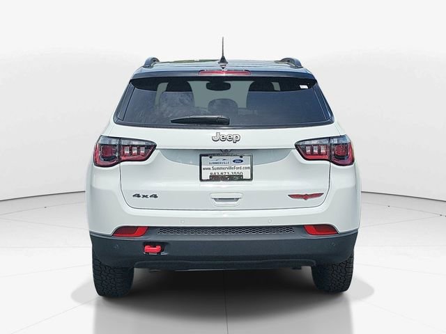 Used 2025 Jeep Compass Trailhawk AWD/4WD image 4