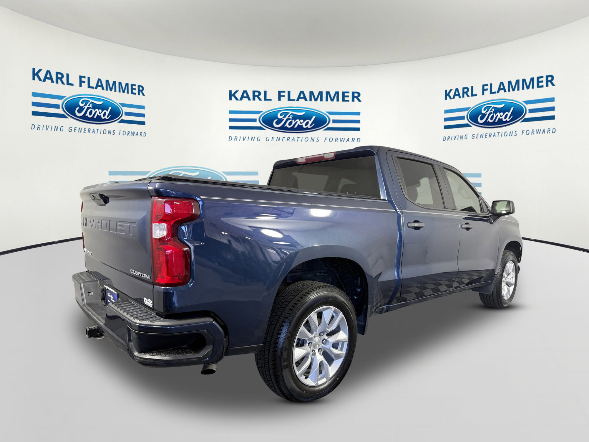 Used 2022 Chevrolet Silverado 1500 Custom w/ Safety Confidence Package image 3