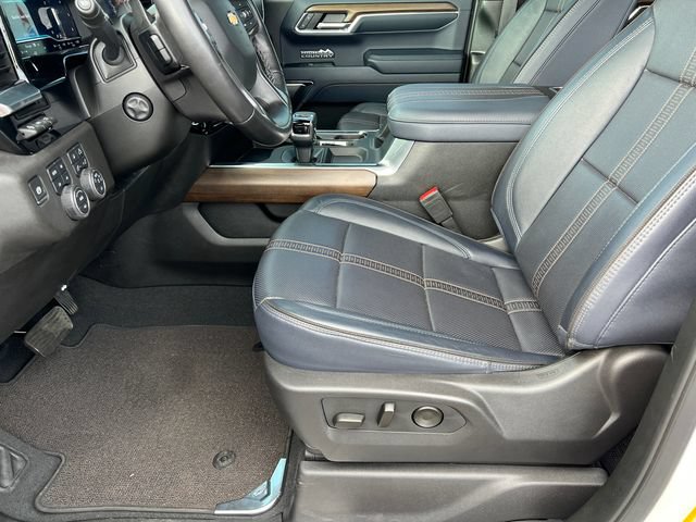 Used 2024 Chevrolet Silverado 1500 High Country w/ Technology Package AWD/4WD image 22