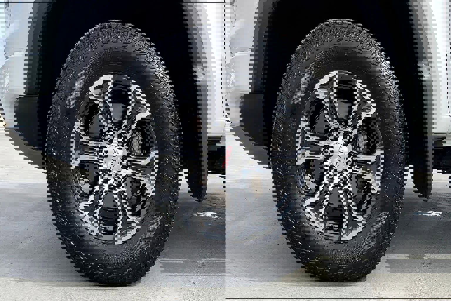 Used 2024 GMC Canyon AT4 w/ AT4 Premium Package image 8