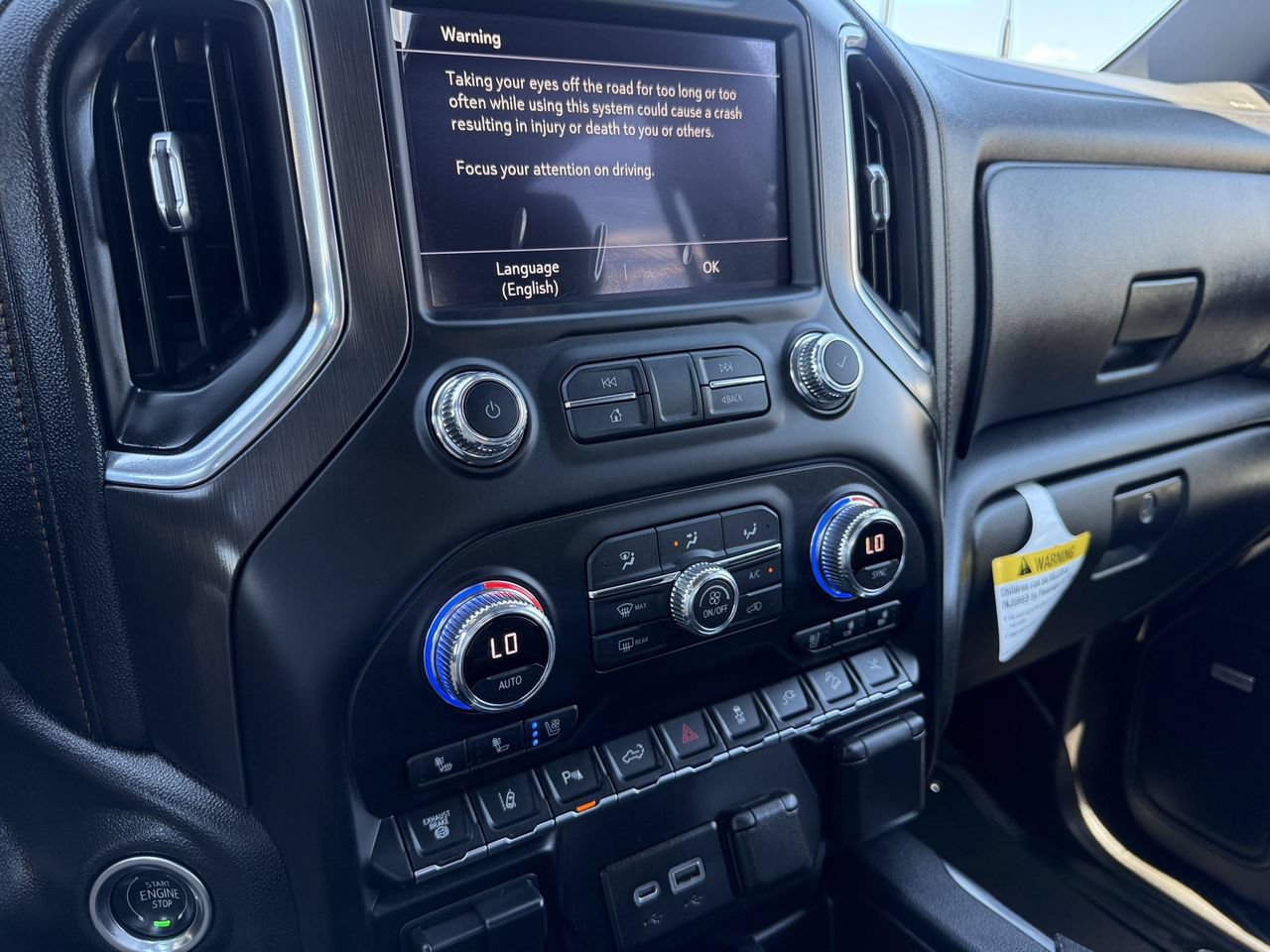 Used 2021 GMC Sierra 2500 AT4 w/ AT4 Premium Plus Package AWD/4WD image 15