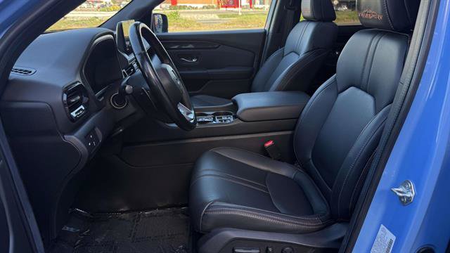 Used 2025 Honda Pilot TrailSport image 10