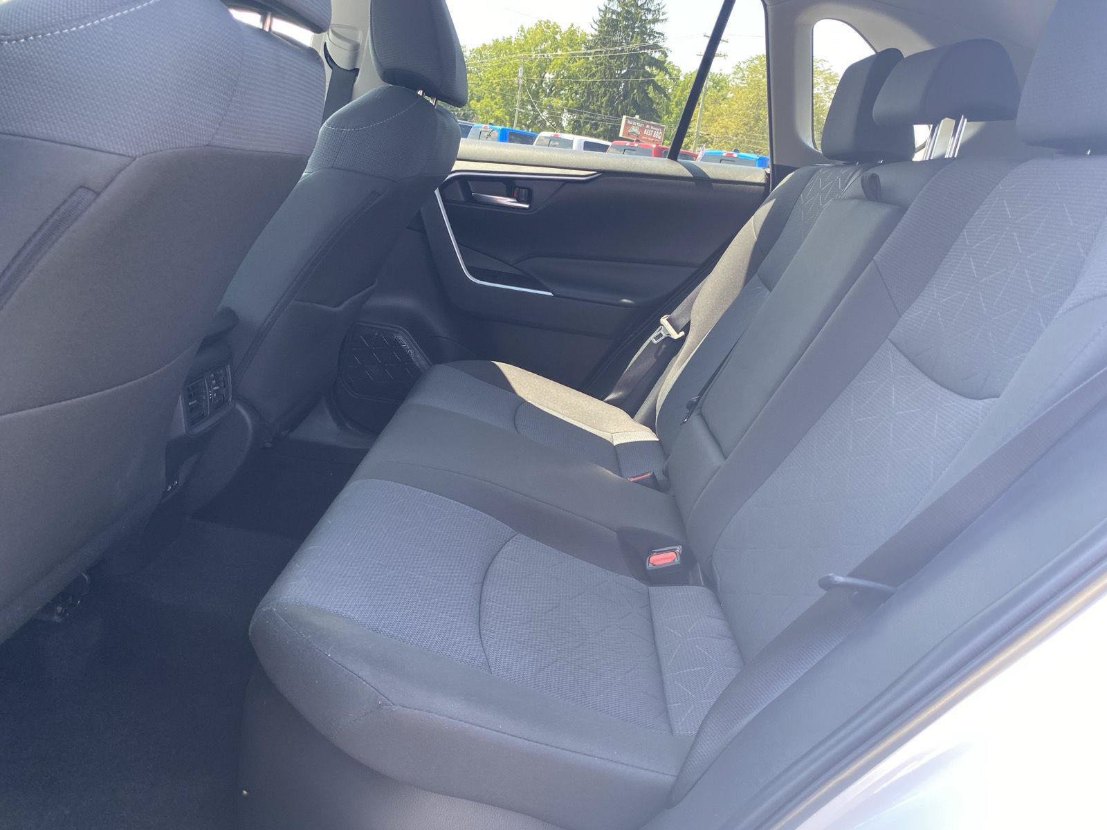 Used 2025 Toyota RAV4 XLE AWD/4WD image 28