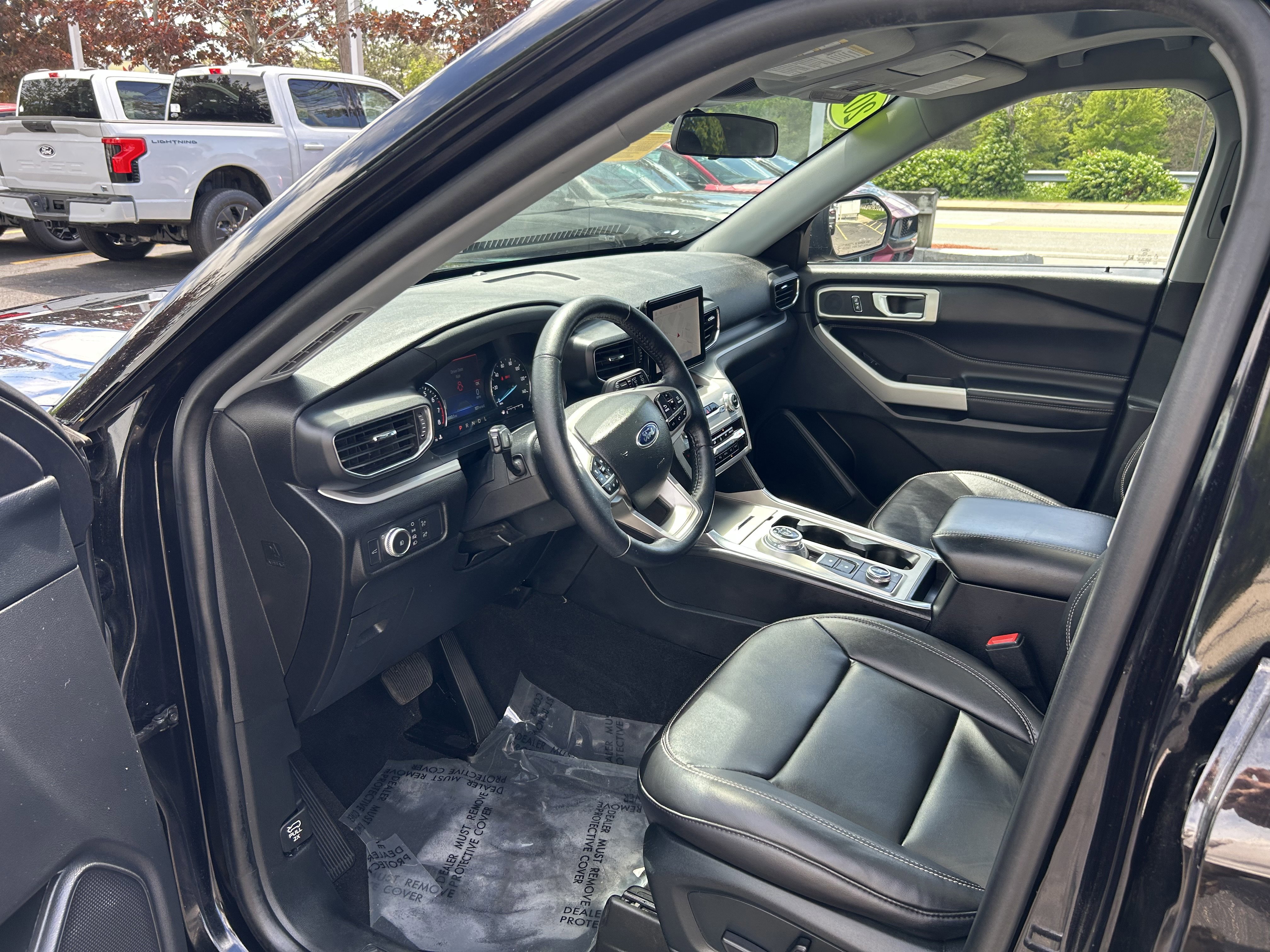 Certified 2022 Ford Explorer XLT w/ Equipment Group 202A image 12