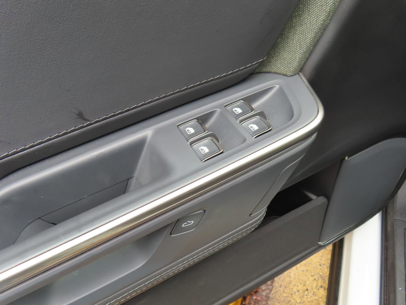 Used 2025 Rivian R1T Adventure image 16