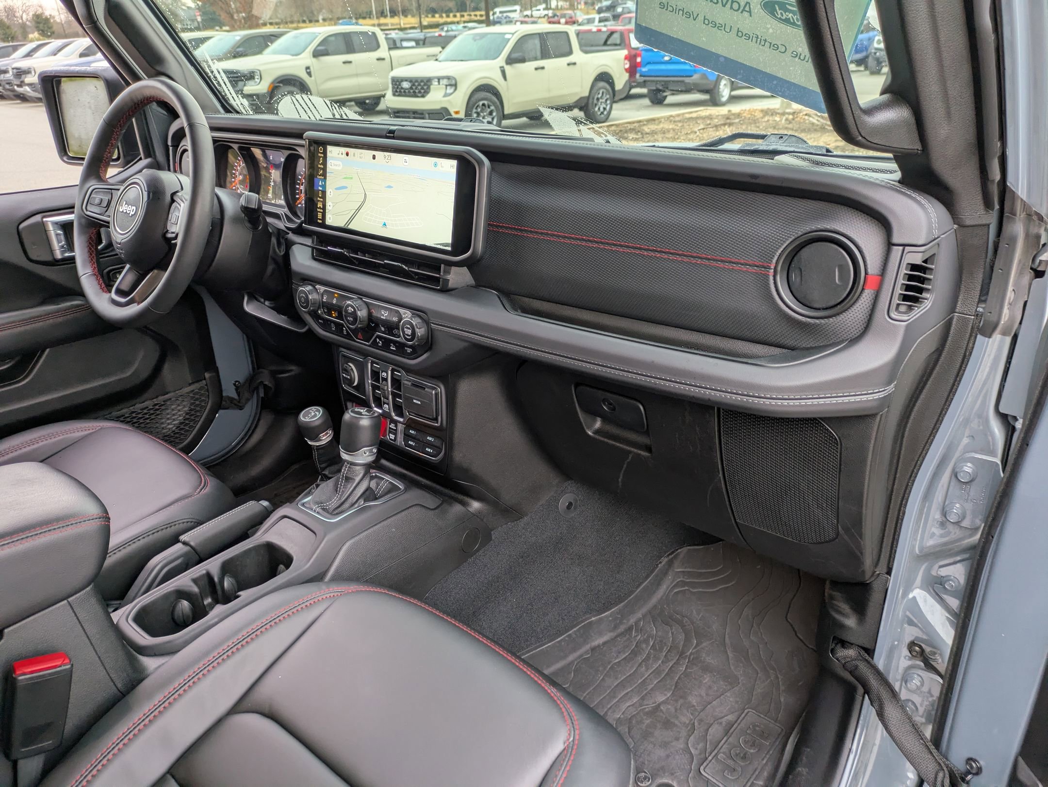 Used 2024 Jeep Wrangler Unlimited Rubicon w/ Technology Group image 41