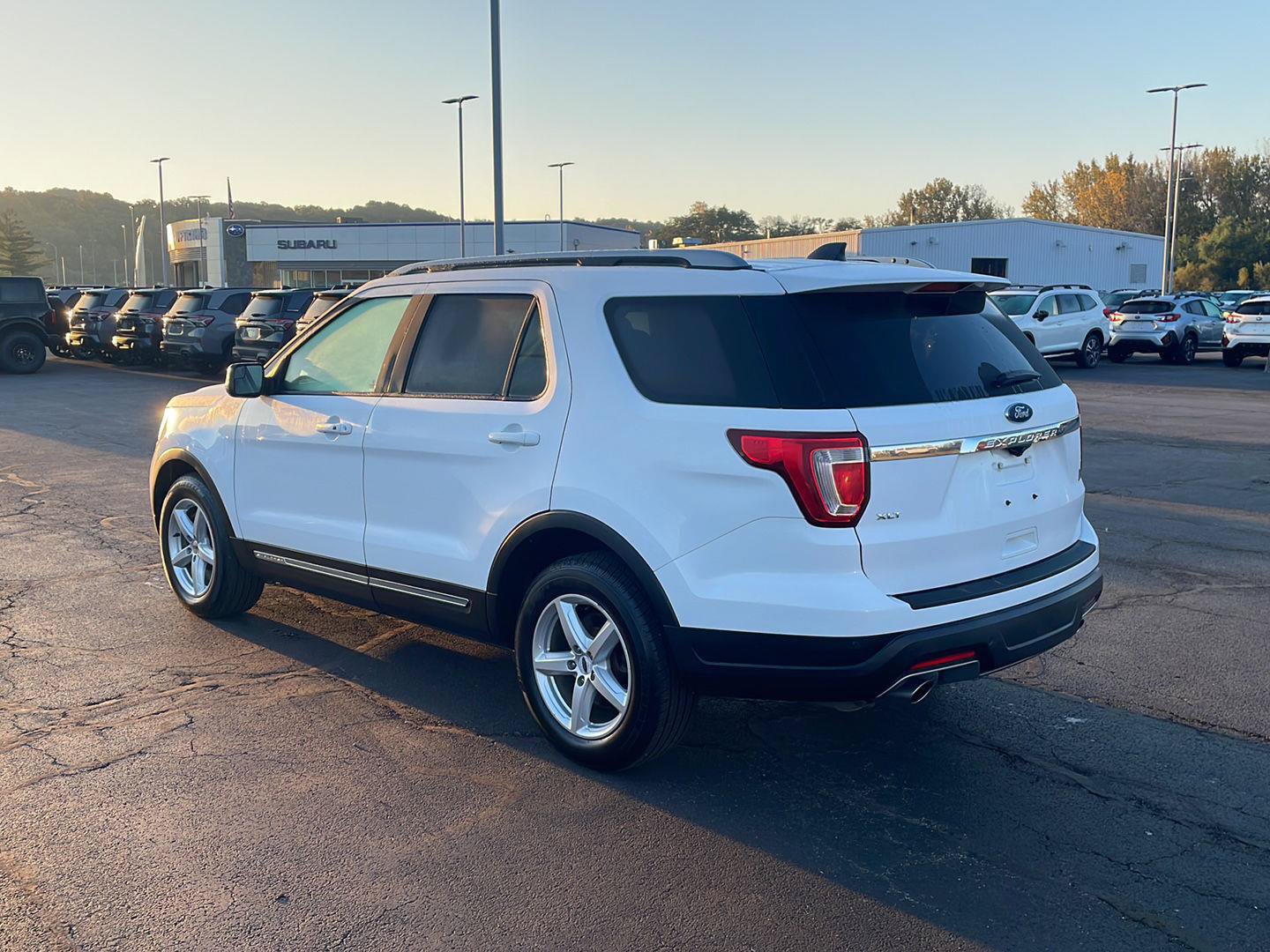 Certified 2018 Ford Explorer XLT FWD image 3