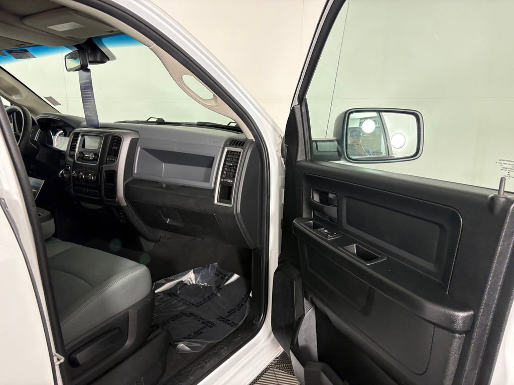 Used 2018 RAM 1500 Tradesman w/ Chrome Appearance Group AWD/4WD image 32