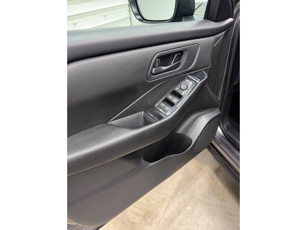 Used 2024 Nissan Rogue SV FWD image 12