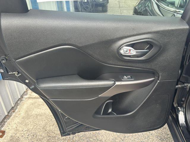 Used 2019 Jeep Cherokee Latitude Plus w/ Comfort/Convenience Group image 22