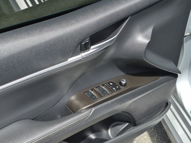 Used 2023 Toyota Camry XSE FWD image 12