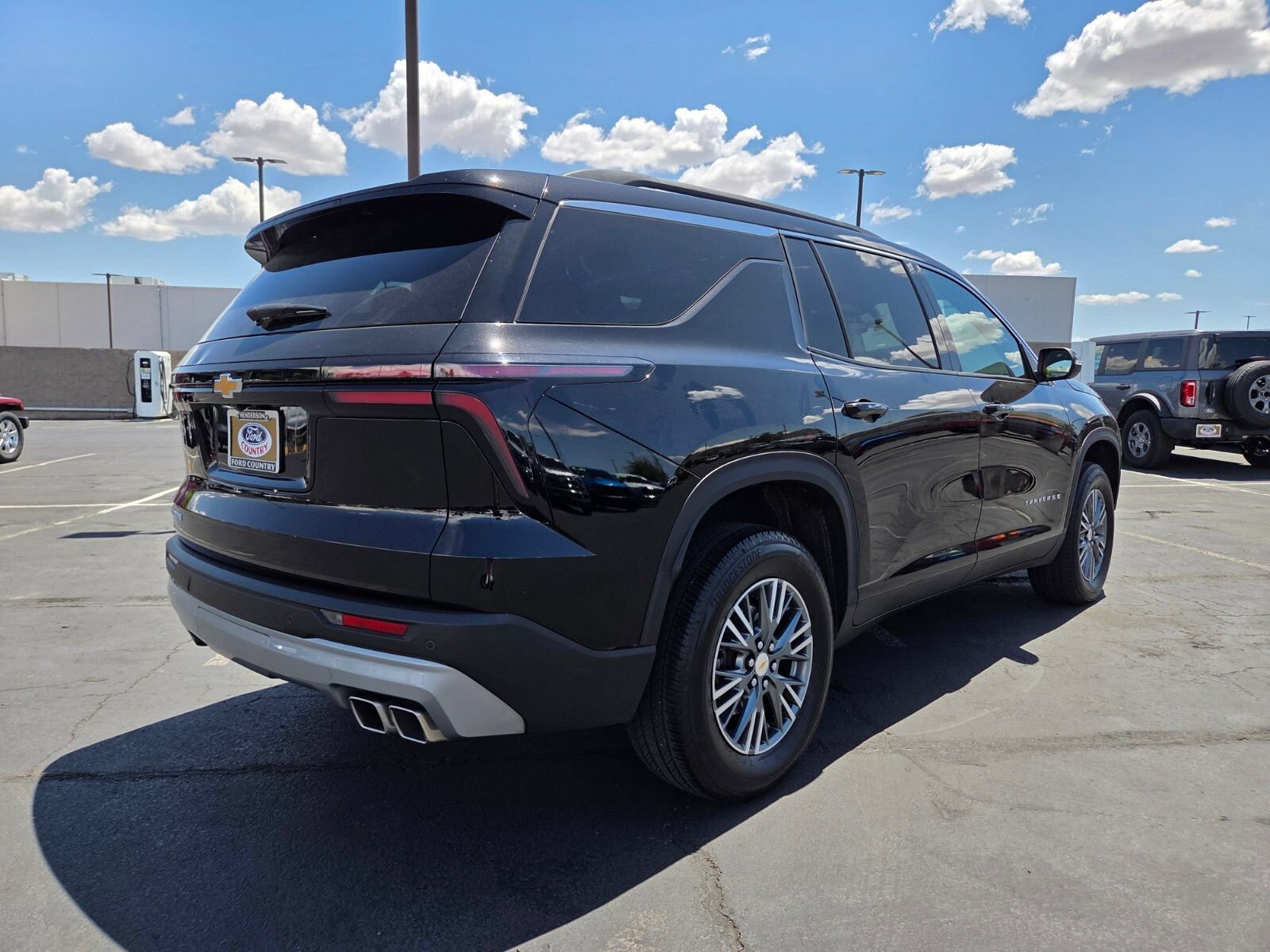 Used 2025 Chevrolet Traverse LT FWD image 6