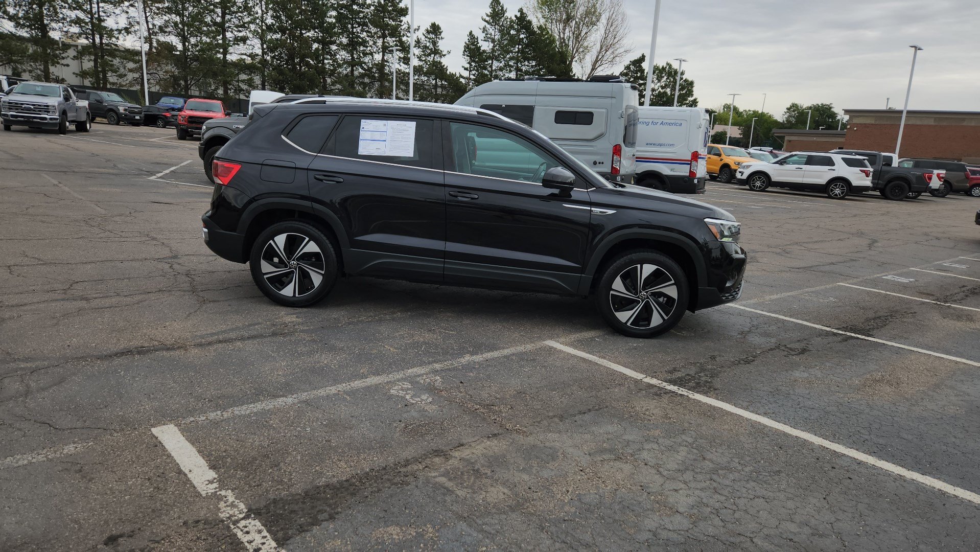 Used 2024 Volkswagen Taos SE AWD/4WD image 13