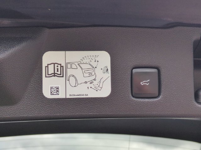 Certified 2020 Ford Escape Titanium AWD/4WD image 33
