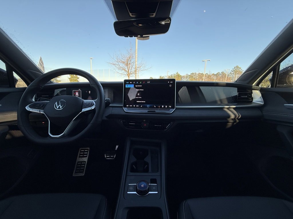 Used 2025 Volkswagen Tiguan SE R-Line image 29