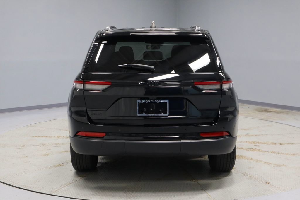 Used 2024 Jeep Grand Cherokee Altitude AWD/4WD image 10