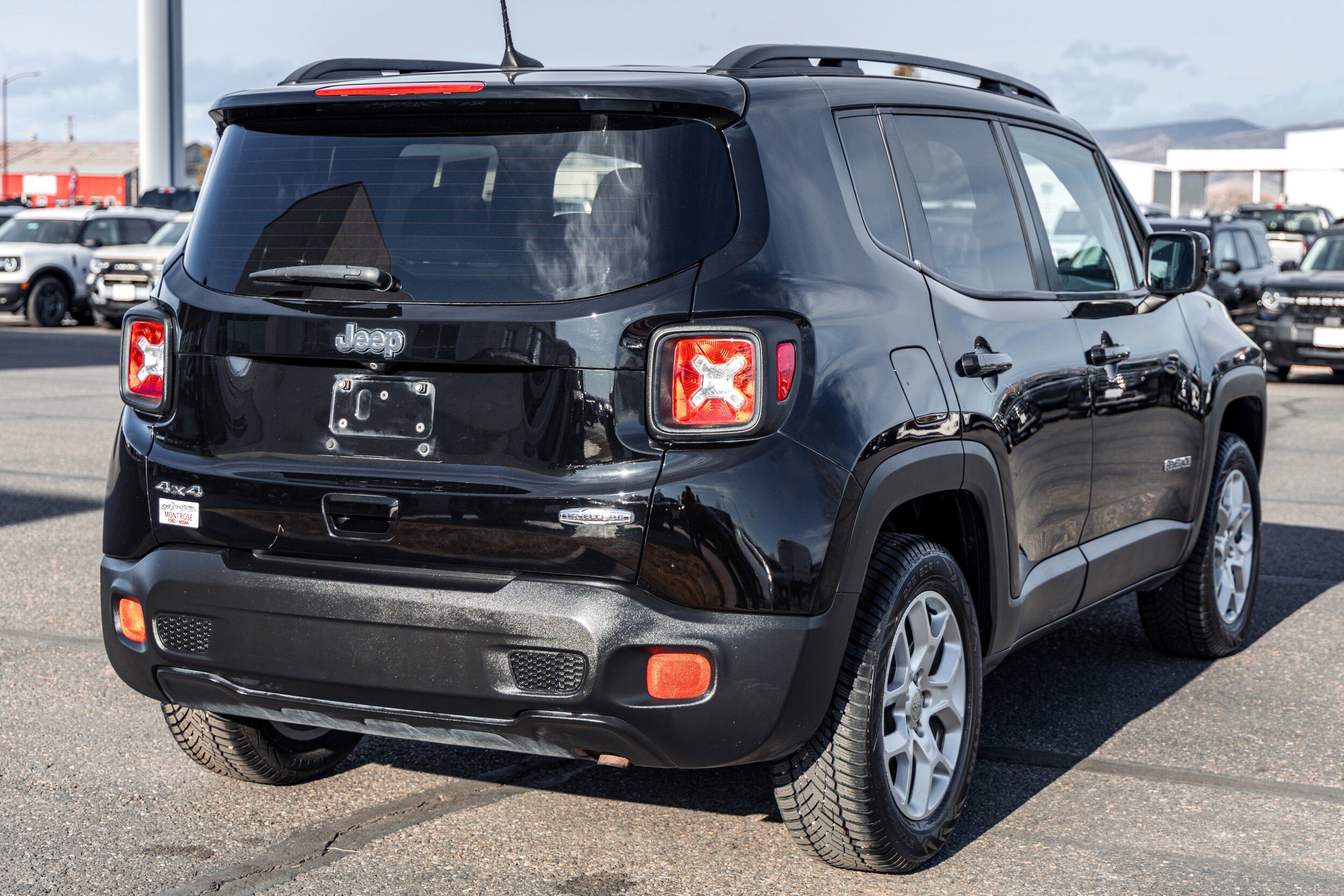 Used 2018 Jeep Renegade Latitude w/ Cold Weather Group AWD/4WD image 4
