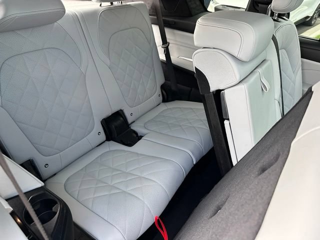 Used 2024 BMW X7 xDrive40i w/ M Sport Package AWD/4WD image 11