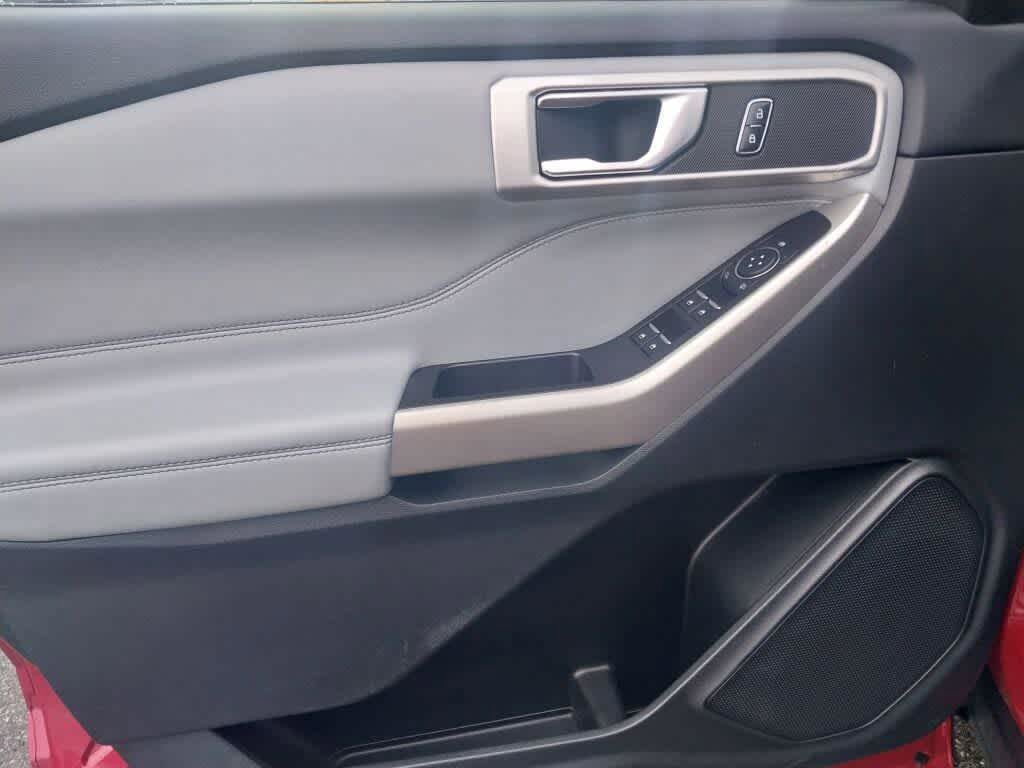 Certified 2023 Ford Explorer XLT w/ Equipment Group 202A AWD/4WD image 6