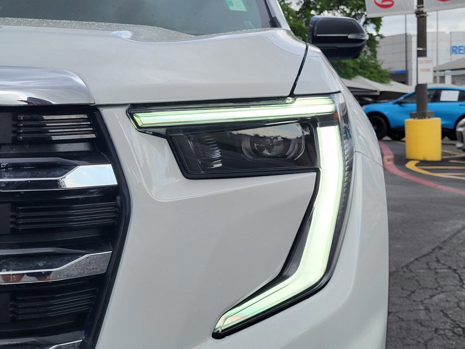 Used 2025 GMC Acadia Elevation FWD image 11