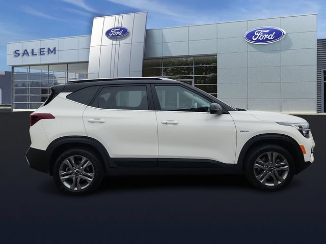Used 2022 Kia Seltos S AWD/4WD image 2
