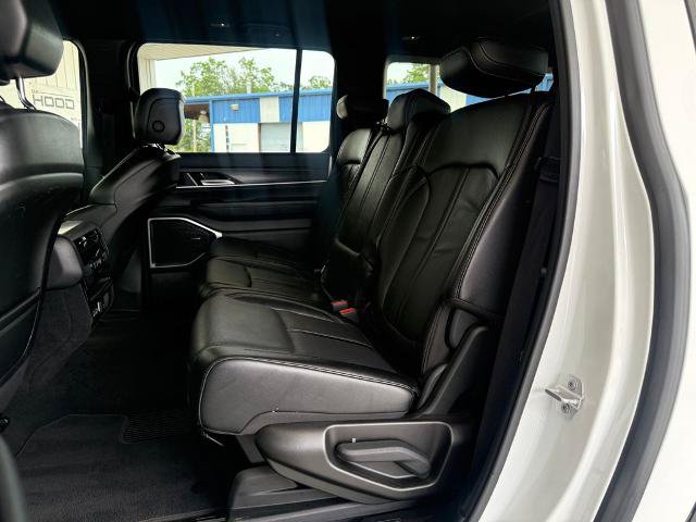 Used 2024 Jeep Wagoneer L Series II RWD image 8