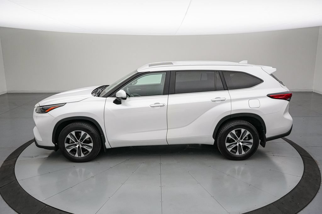 Used 2023 Toyota Highlander XLE AWD/4WD image 7