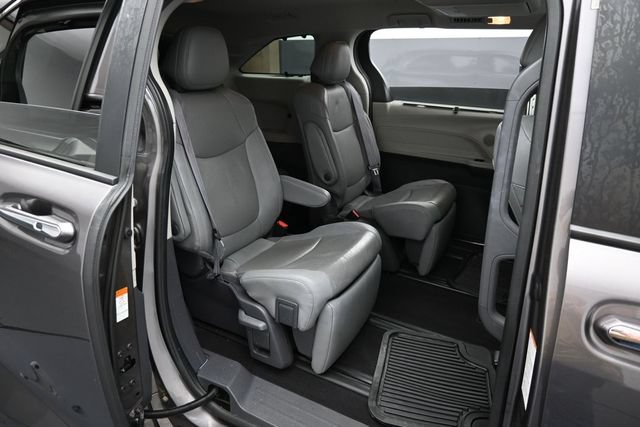 Used 2021 Toyota Sienna Limited FWD image 31