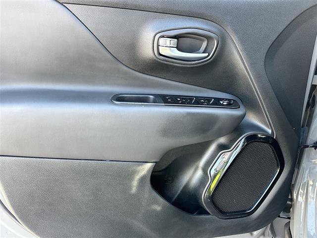Used 2022 Jeep Renegade Altitude AWD/4WD image 19