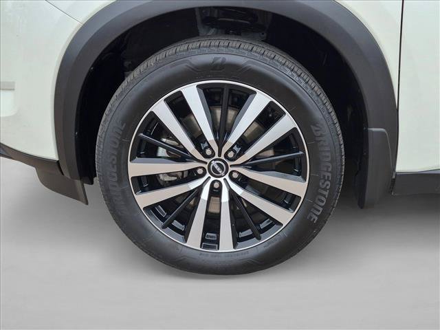 Used 2024 Nissan Pathfinder Platinum AWD/4WD image 9