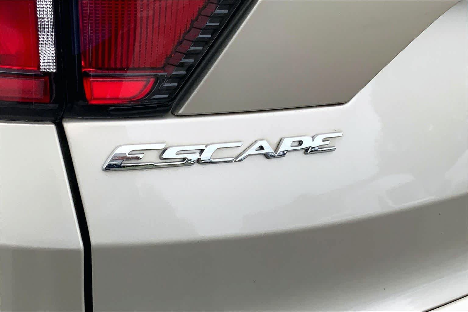 Certified 2018 Ford Escape SE w/ Ford Safe & Smart Package AWD/4WD image 10