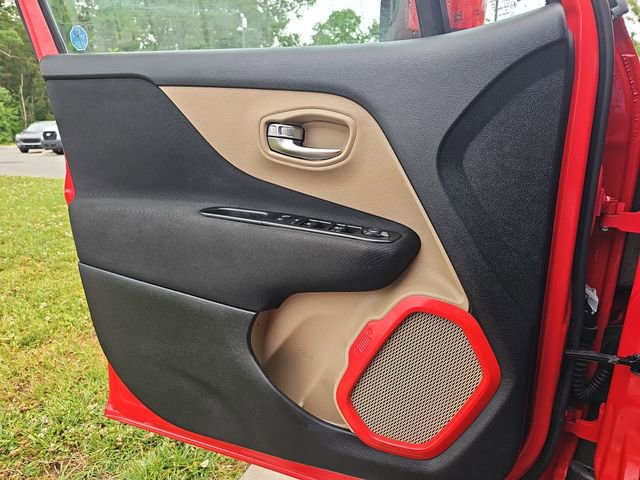 Used 2019 Jeep Renegade Latitude FWD image 26