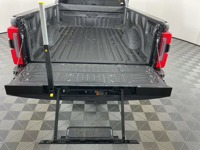 Certified 2025 Ford F450 Platinum w/ FX4 Off-Road Package AWD/4WD image 8