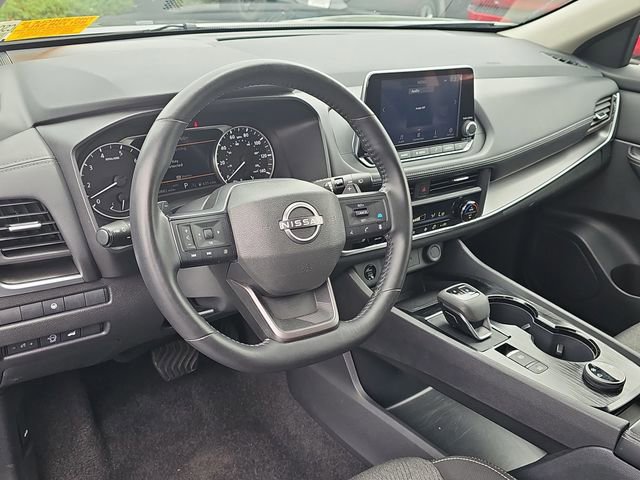 Used 2025 Nissan Rogue SV AWD/4WD image 18
