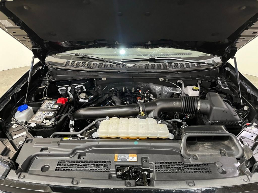Certified 2025 Ford Expedition Active AWD/4WD image 7