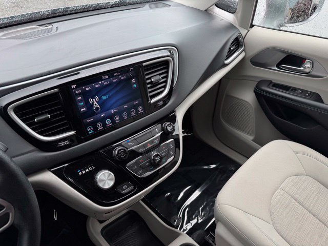 Used 2019 Chrysler Pacifica Touring Plus FWD image 26
