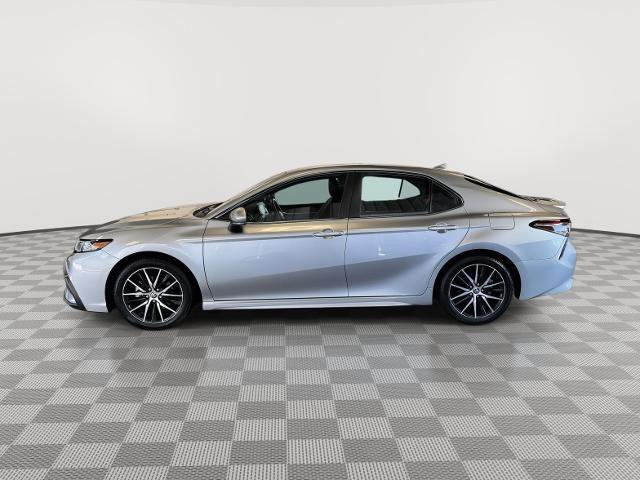Used 2022 Toyota Camry SE FWD image 2