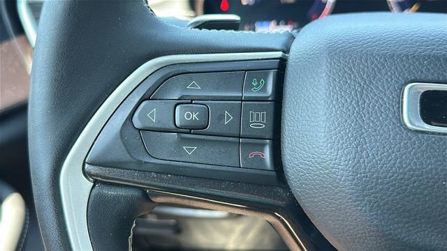 Used 2023 Jeep Grand Cherokee Altitude AWD/4WD image 24