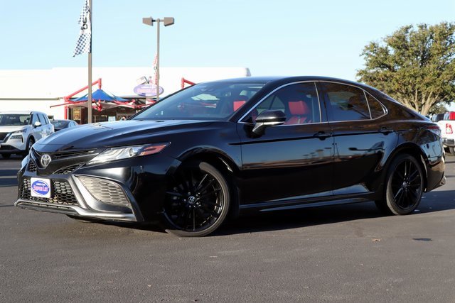 Used 2021 Toyota Camry XSE image 16