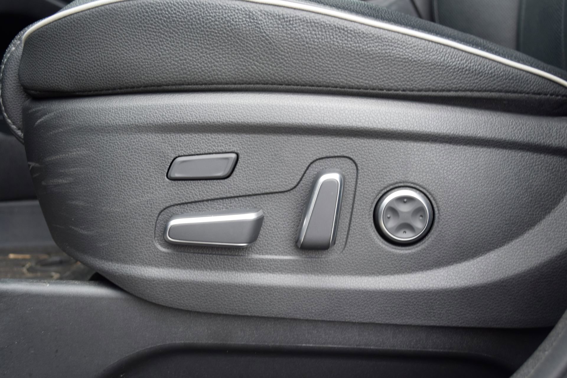 Used 2023 Hyundai Palisade Limited FWD image 16