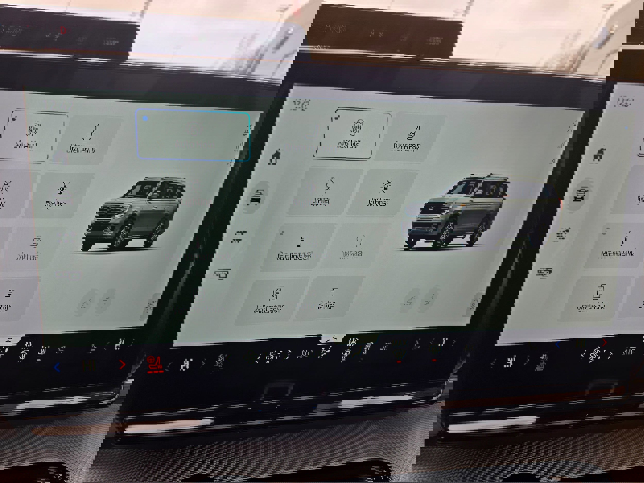 Certified 2025 Ford Expedition Active image 24