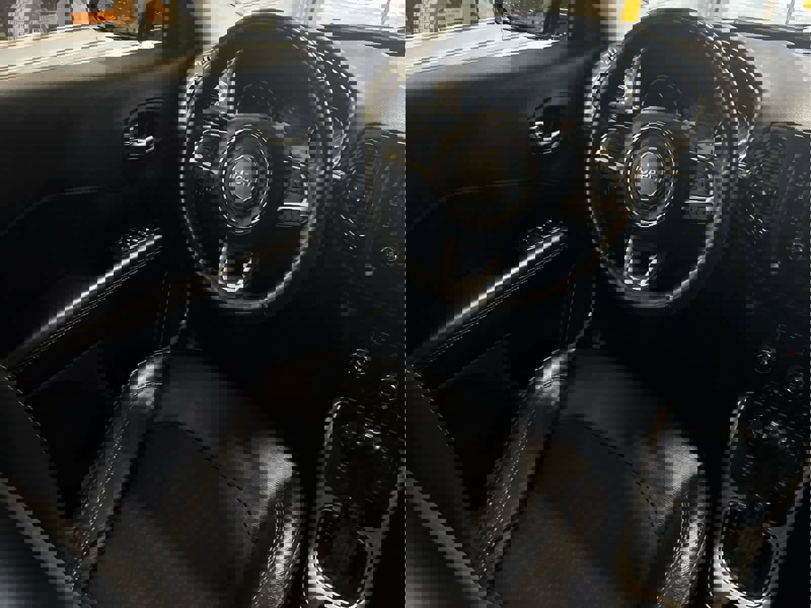 Used 2018 Jeep Compass Latitude w/ Cold Weather Group image 12