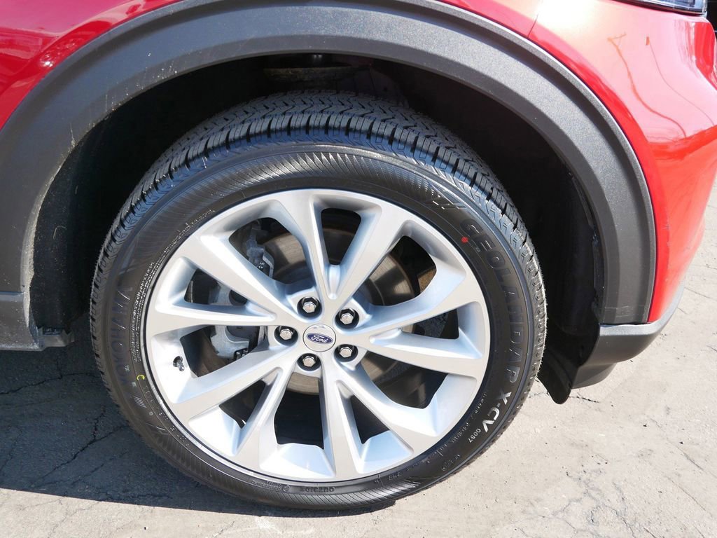 Certified 2023 Ford Explorer Platinum w/ Equipment Group 601A image 6