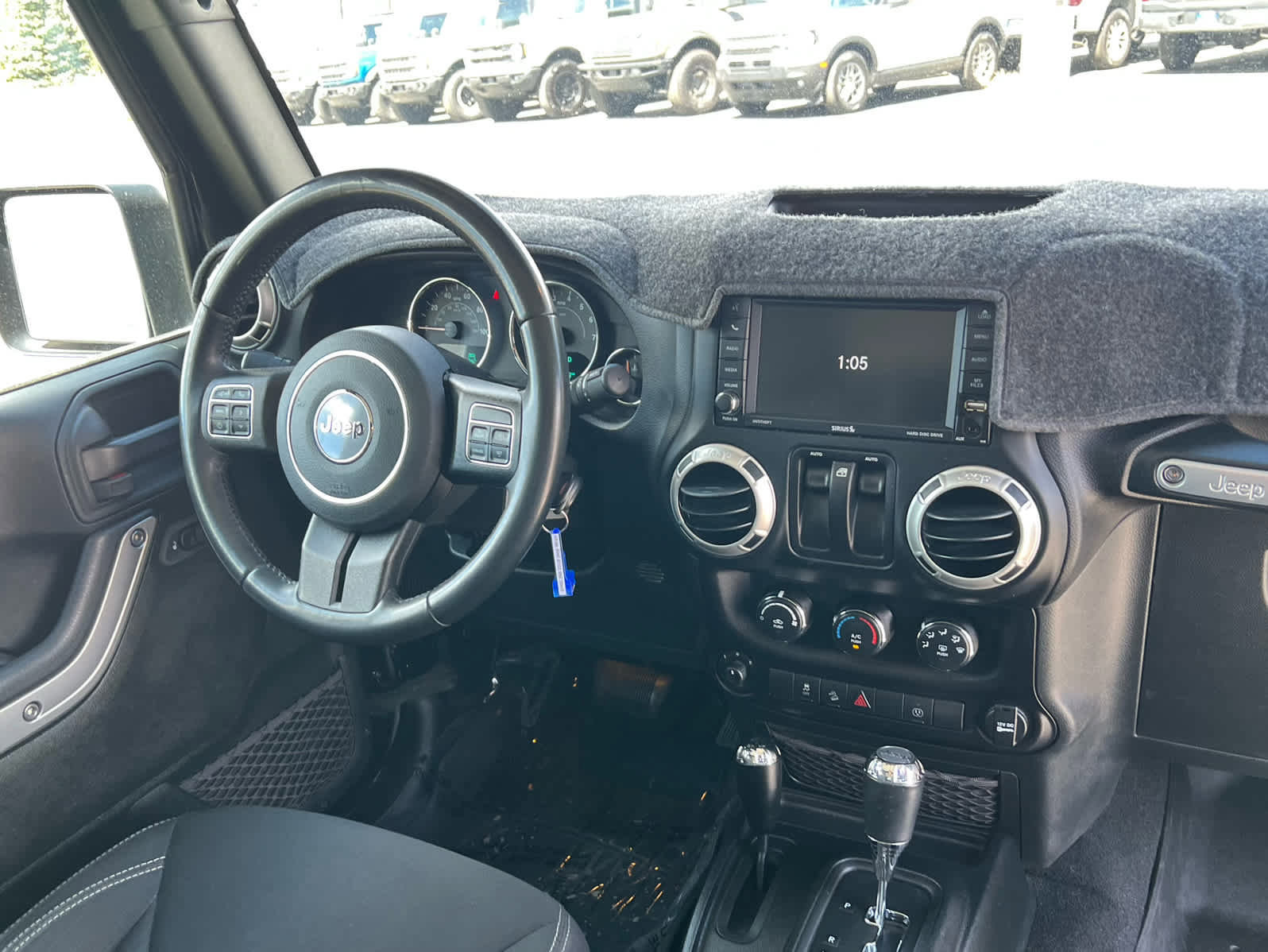 Used 2018 Jeep Wrangler Sahara w/ Connectivity Group AWD/4WD image 22
