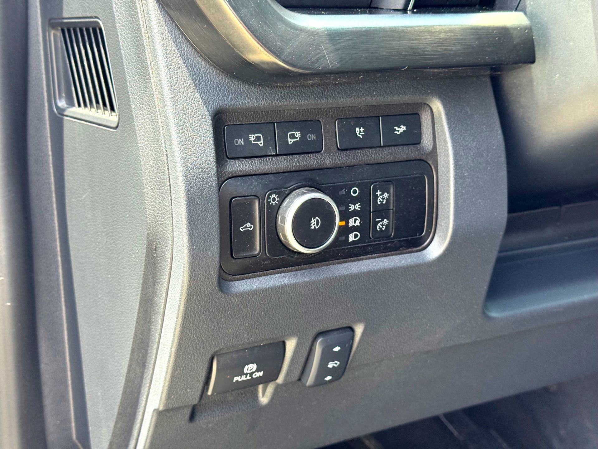 Certified 2024 Ford F250 Lariat w/ Lariat Ultimate Package AWD/4WD image 15