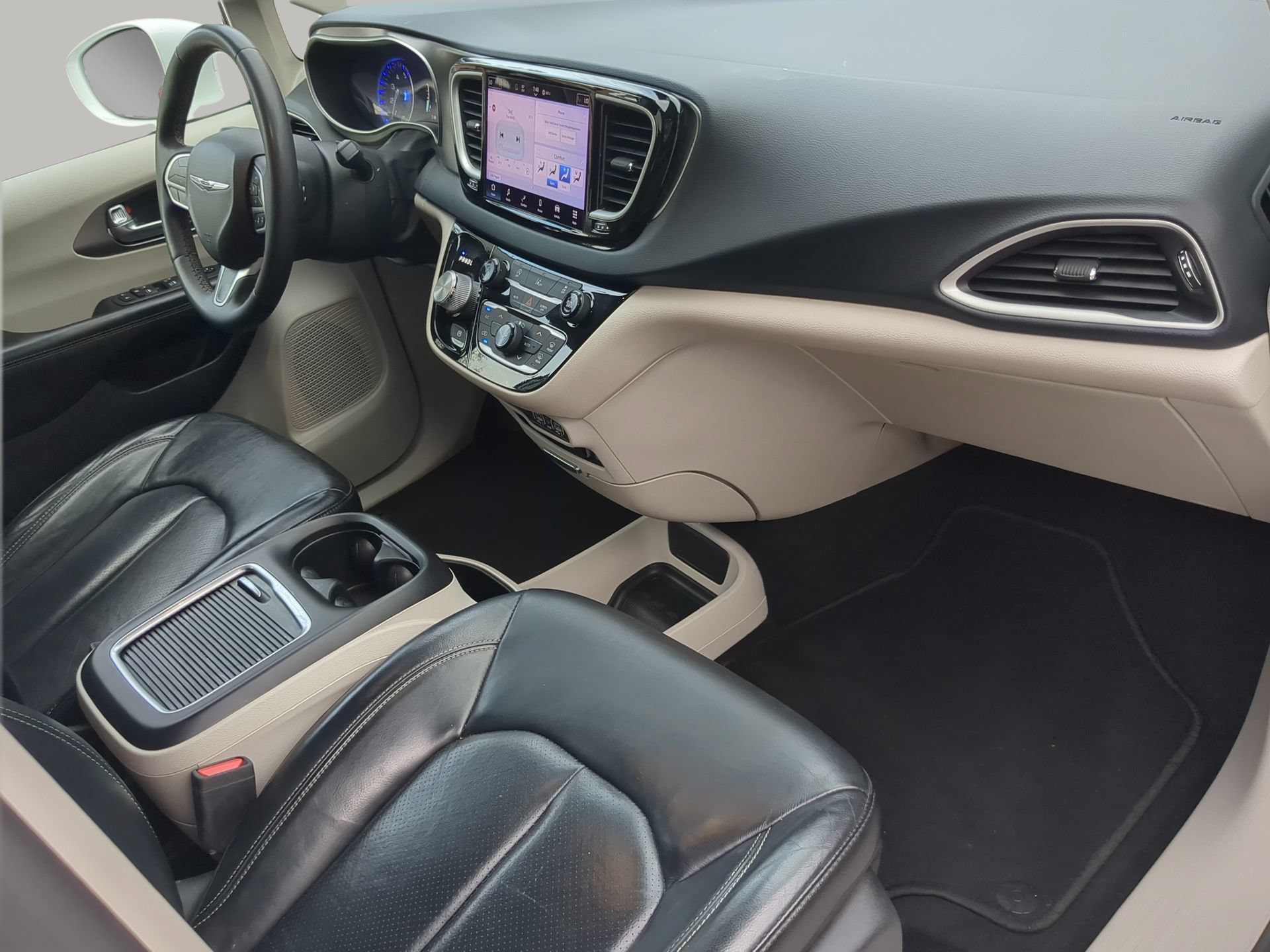 Used 2022 Chrysler Pacifica Touring-L FWD image 48